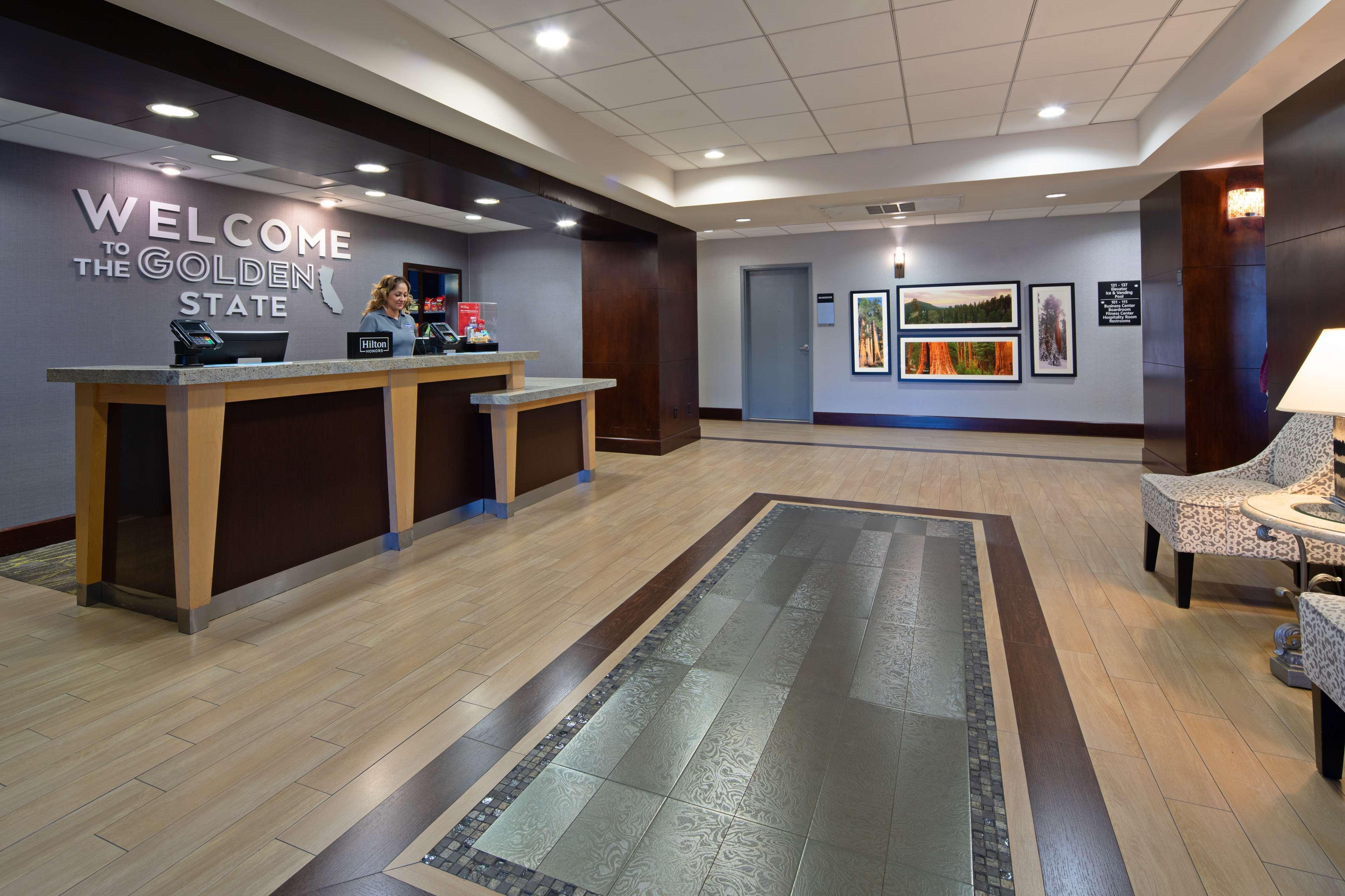 Hampton Inn Visalia Zewnętrze zdjęcie
