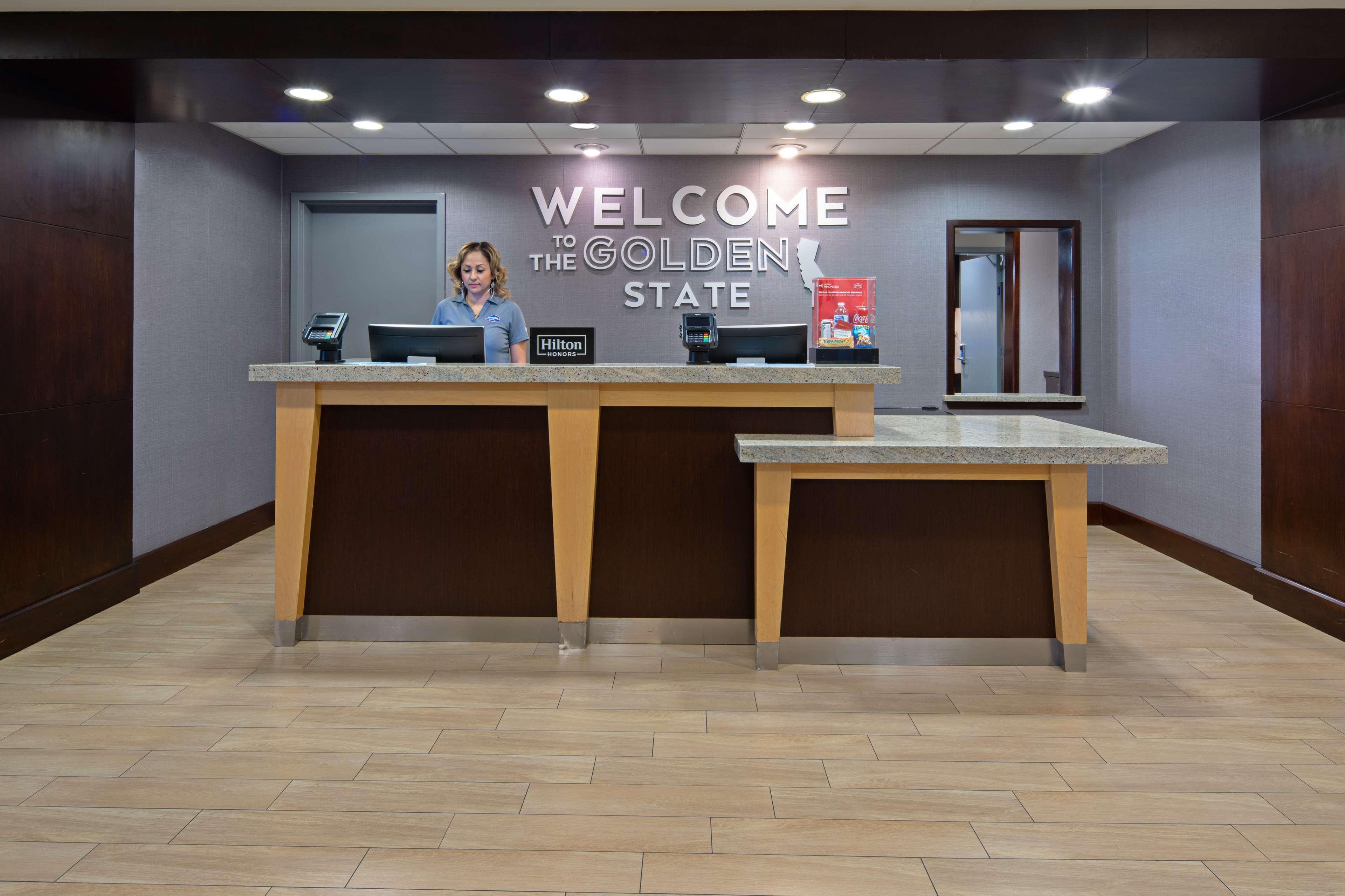 Hampton Inn Visalia Zewnętrze zdjęcie