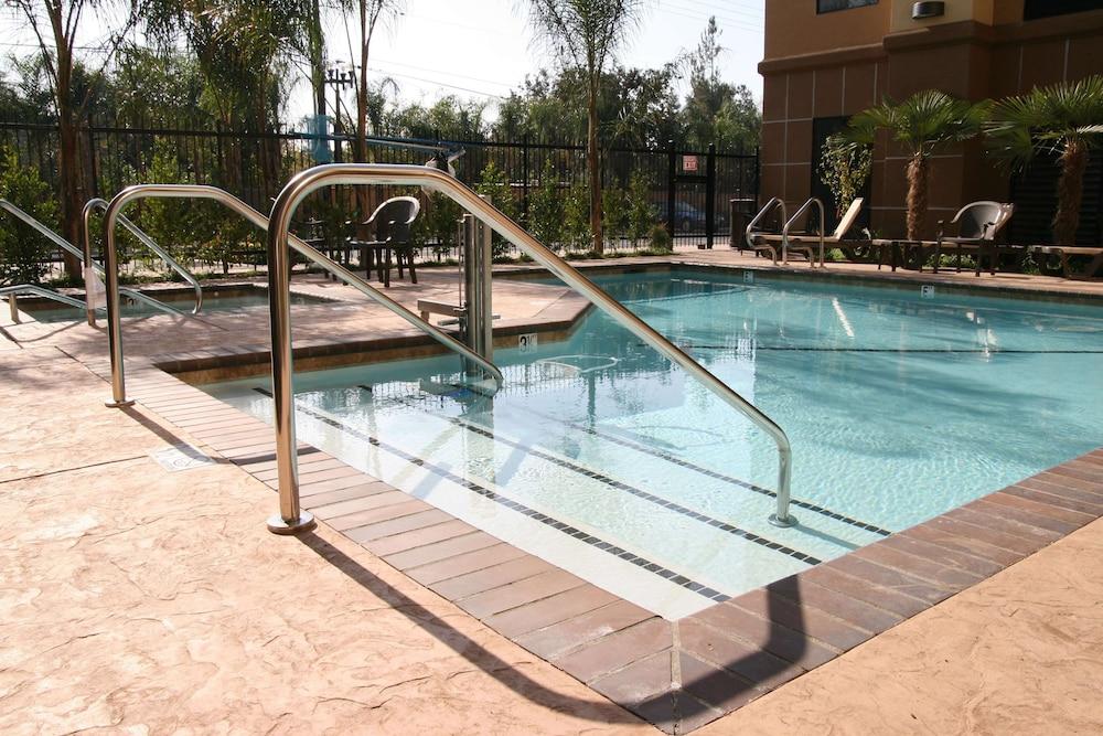 Hampton Inn Visalia Zewnętrze zdjęcie